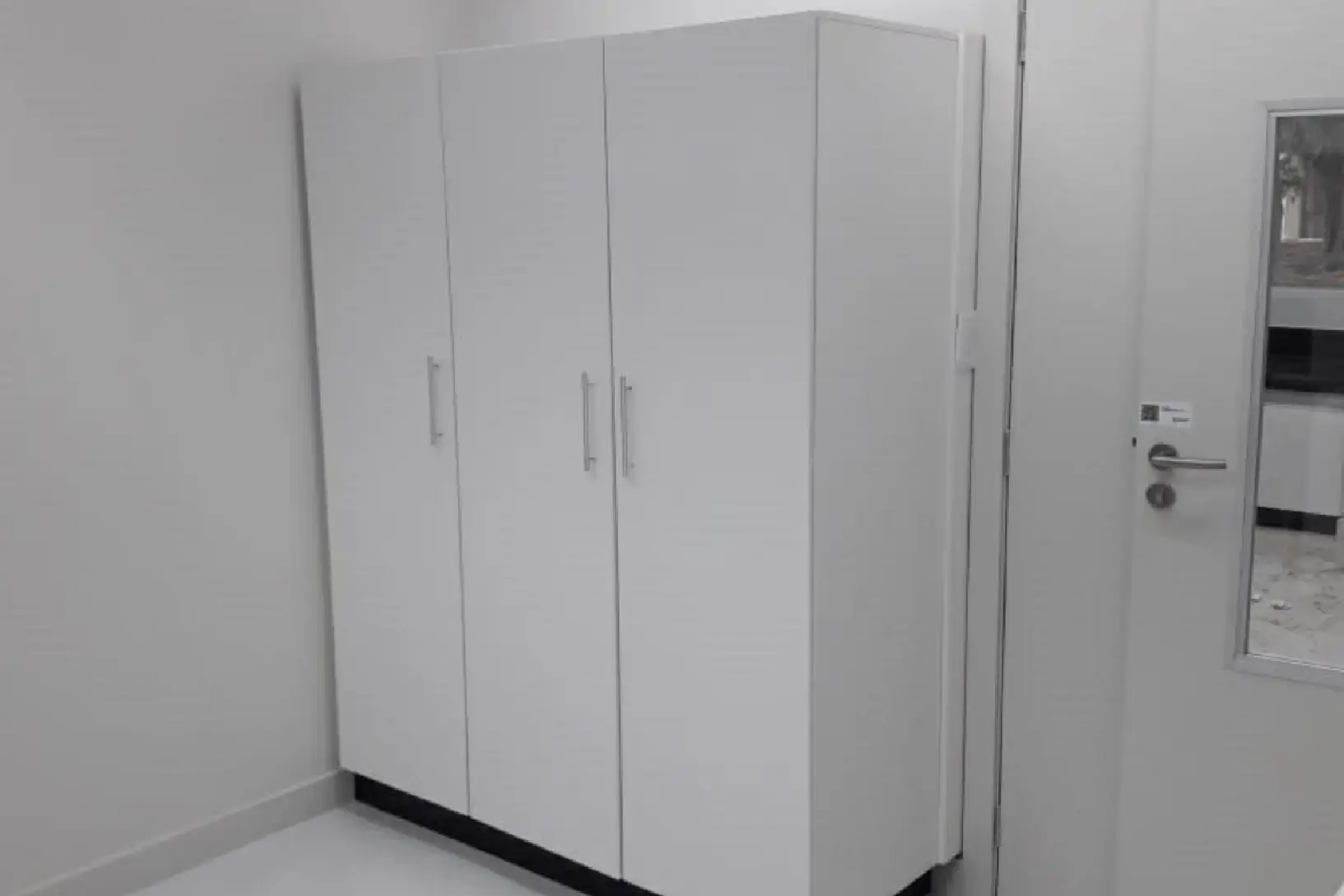 ARMÁRIO DE CHÃO PARA LABORATÓRIO