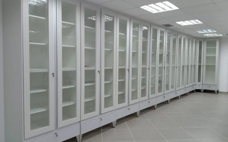 ARMARIO ALTO COM CHAVE