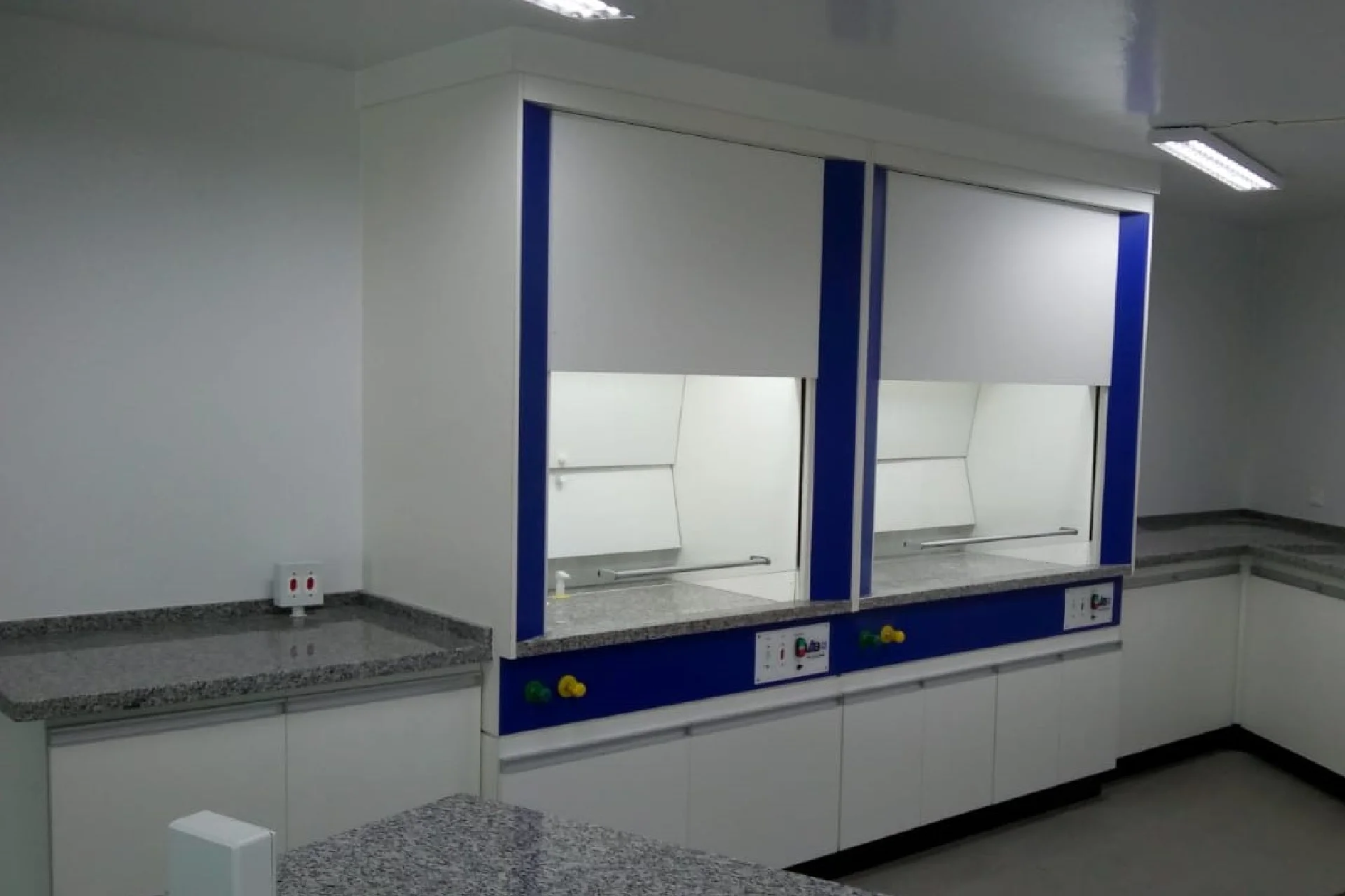 CAPELA DE EXAUSTÃO PARA LABORATÓRIO